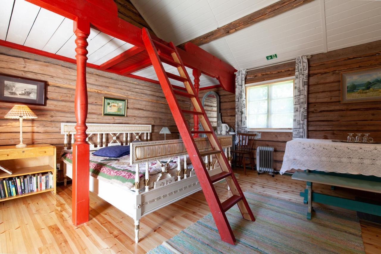 Hostel Cirkus Holken *